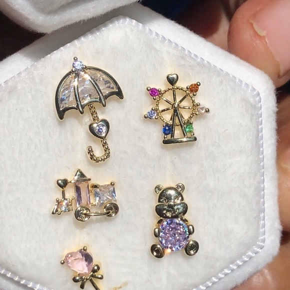 Gorgeous 5 pieces gold plated Swarovski elements earrings - Picture 4 of 10